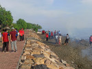 Kegiatan Gotong Royong Bersih-Bersih di Areal Pantai Pura Segara Desa Sanggalangit Kecamatan Gerokgak. (13 Mei 2022)